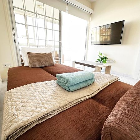 Serenity Sunrise Holiday Apt - Larnaca Bagian luar foto
