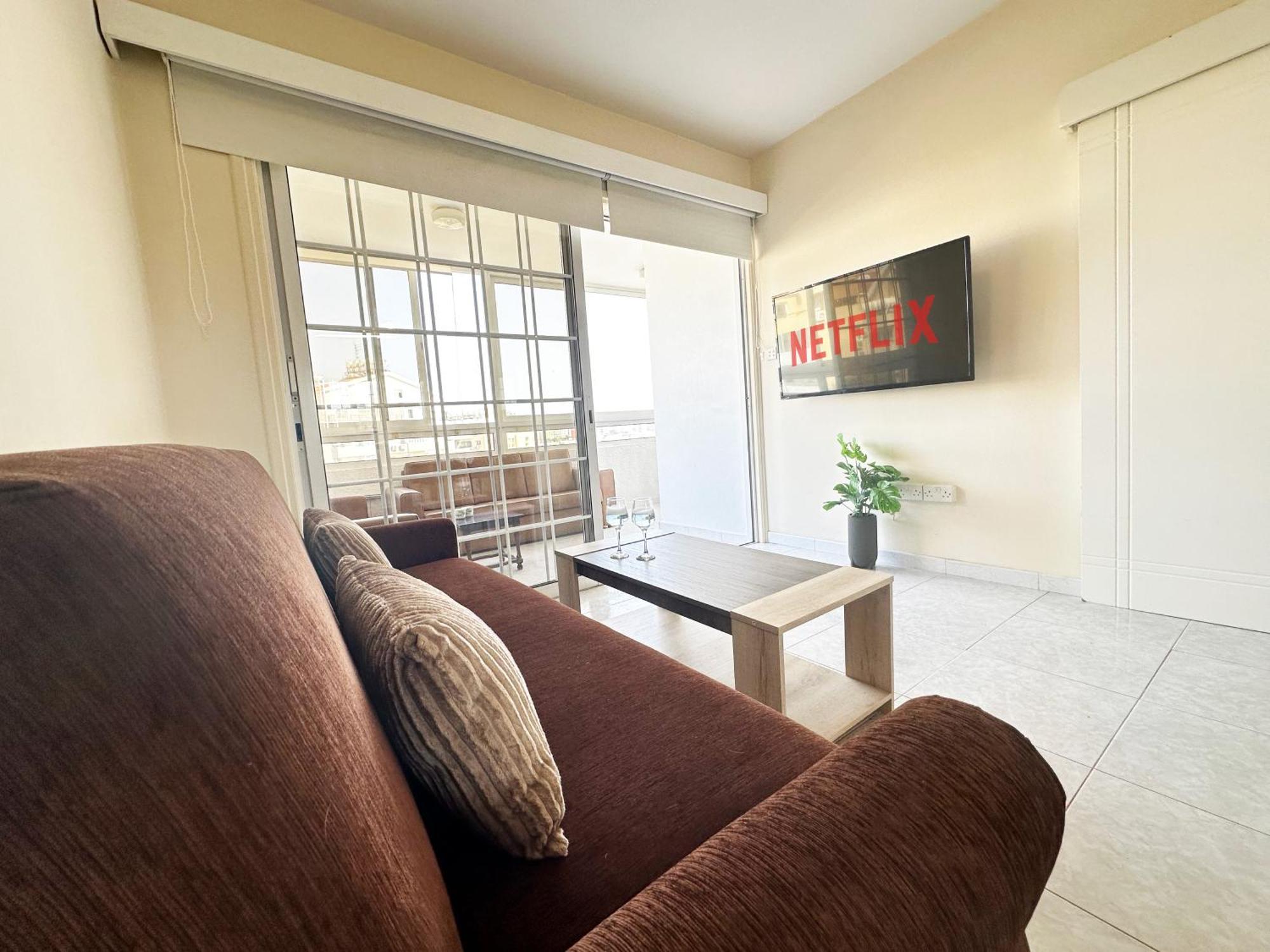 Serenity Sunrise Holiday Apt - Larnaca Bagian luar foto