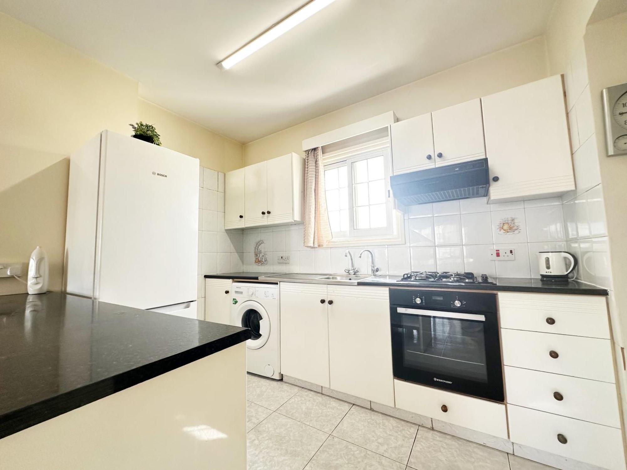 Serenity Sunrise Holiday Apt - Larnaca Bagian luar foto