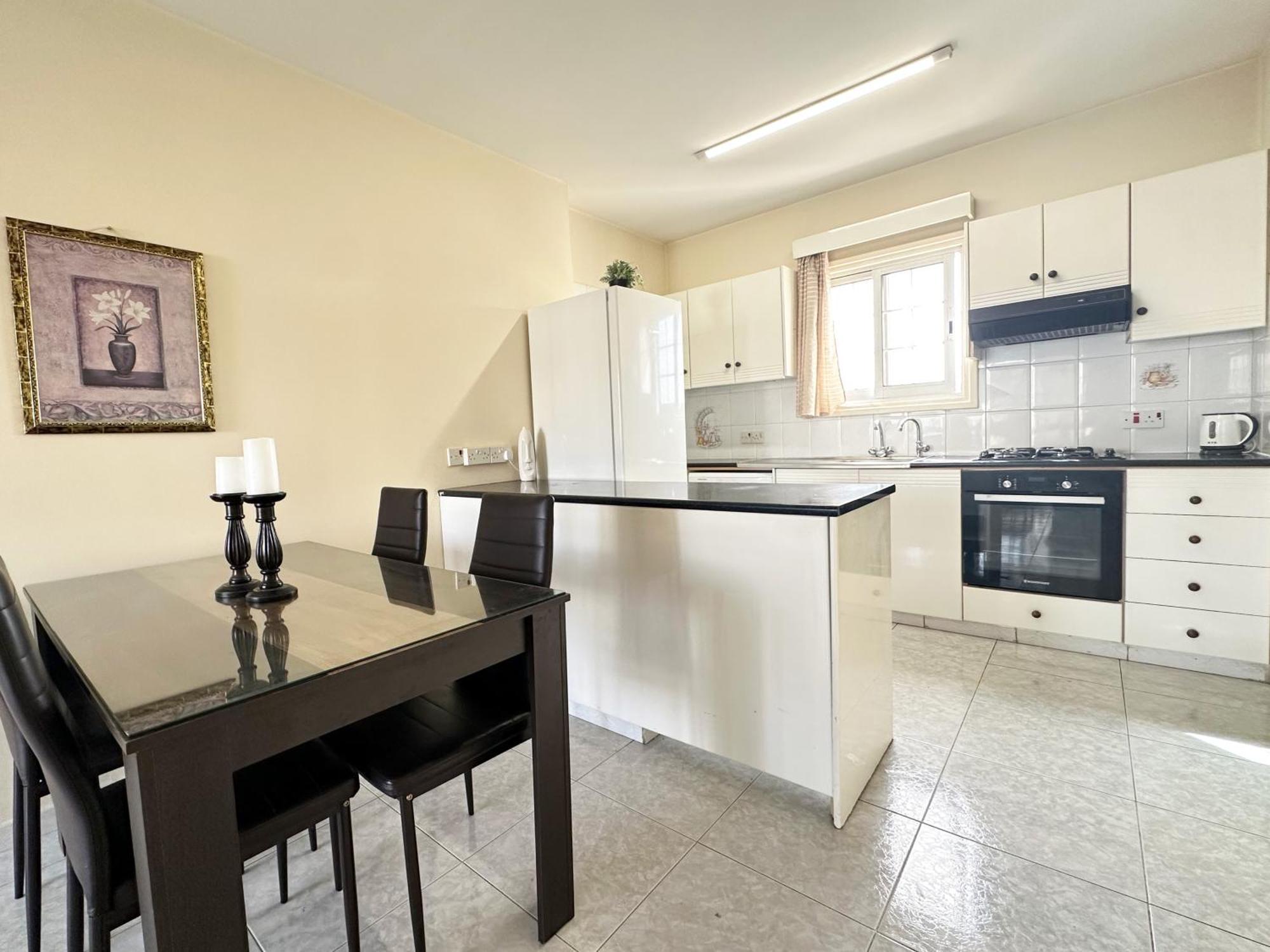 Serenity Sunrise Holiday Apt - Larnaca Bagian luar foto