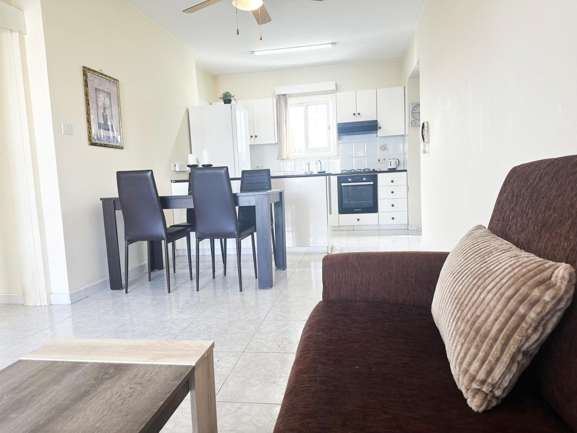 Serenity Sunrise Holiday Apt - Larnaca Bagian luar foto
