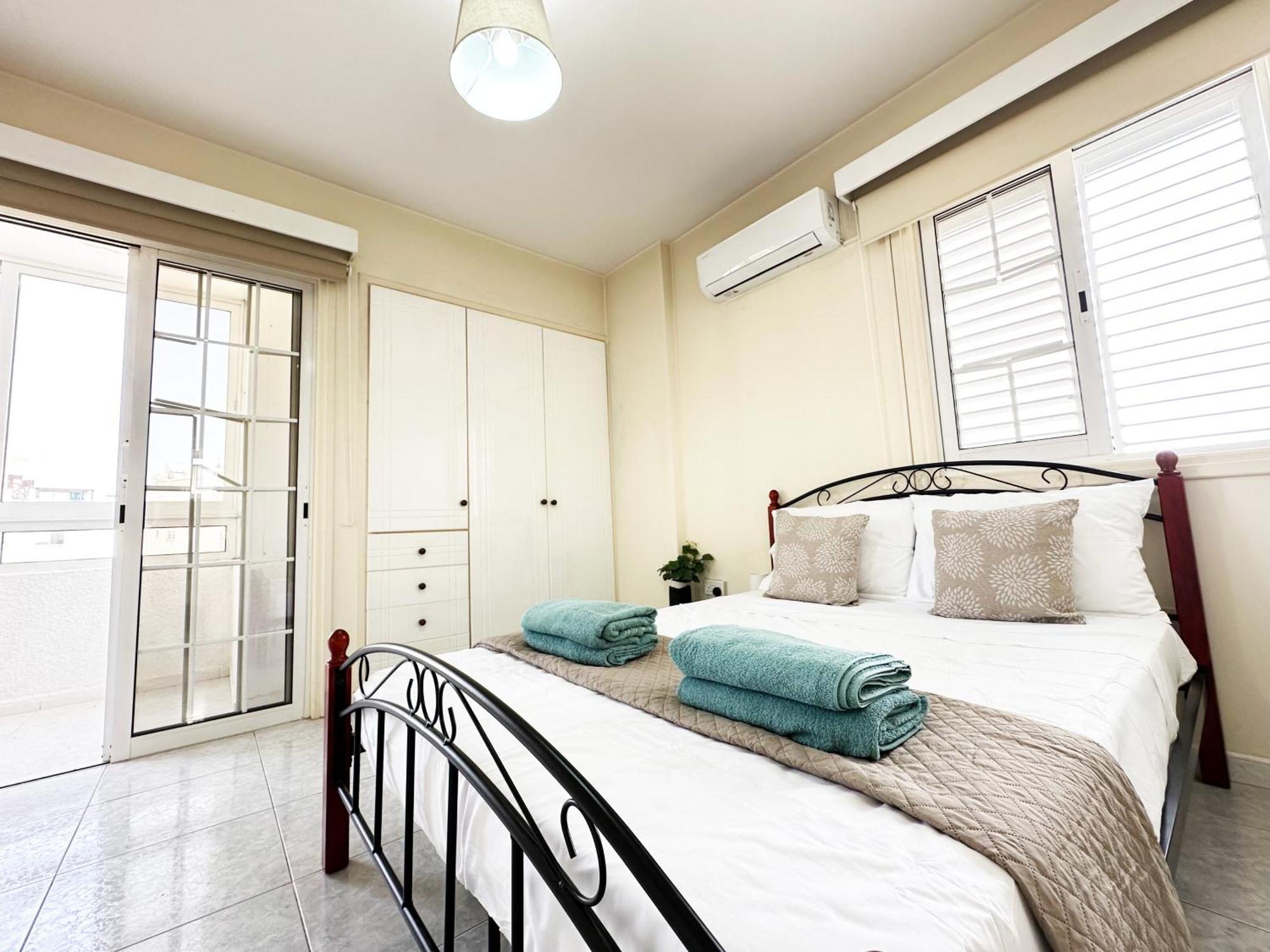 Serenity Sunrise Holiday Apt - Larnaca Bagian luar foto