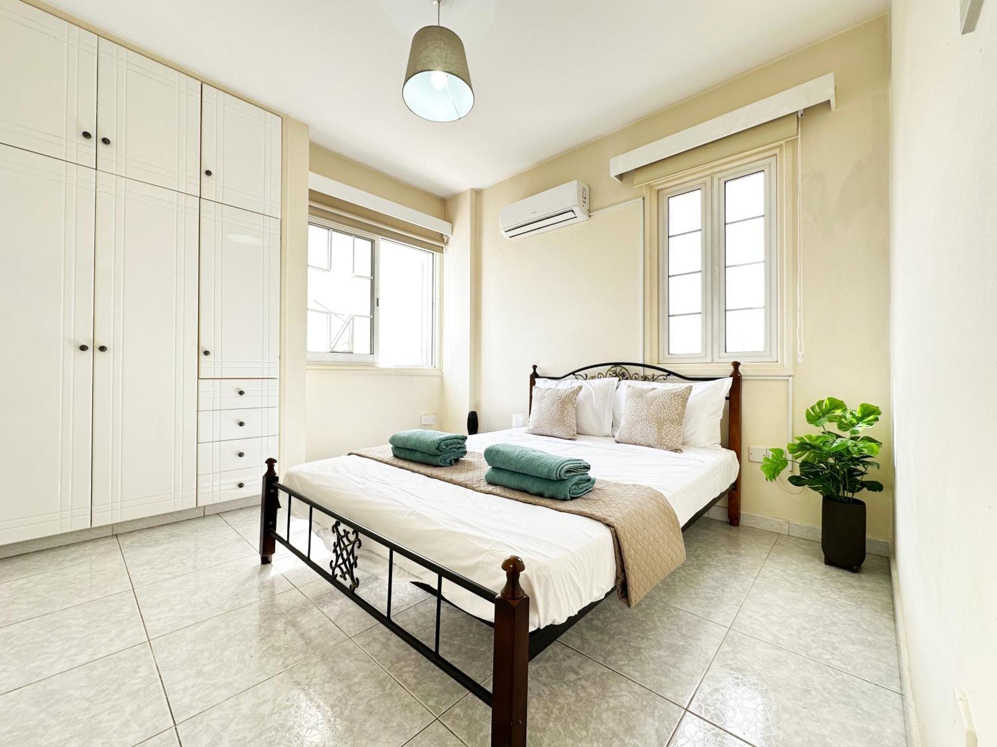 Serenity Sunrise Holiday Apt - Larnaca Bagian luar foto