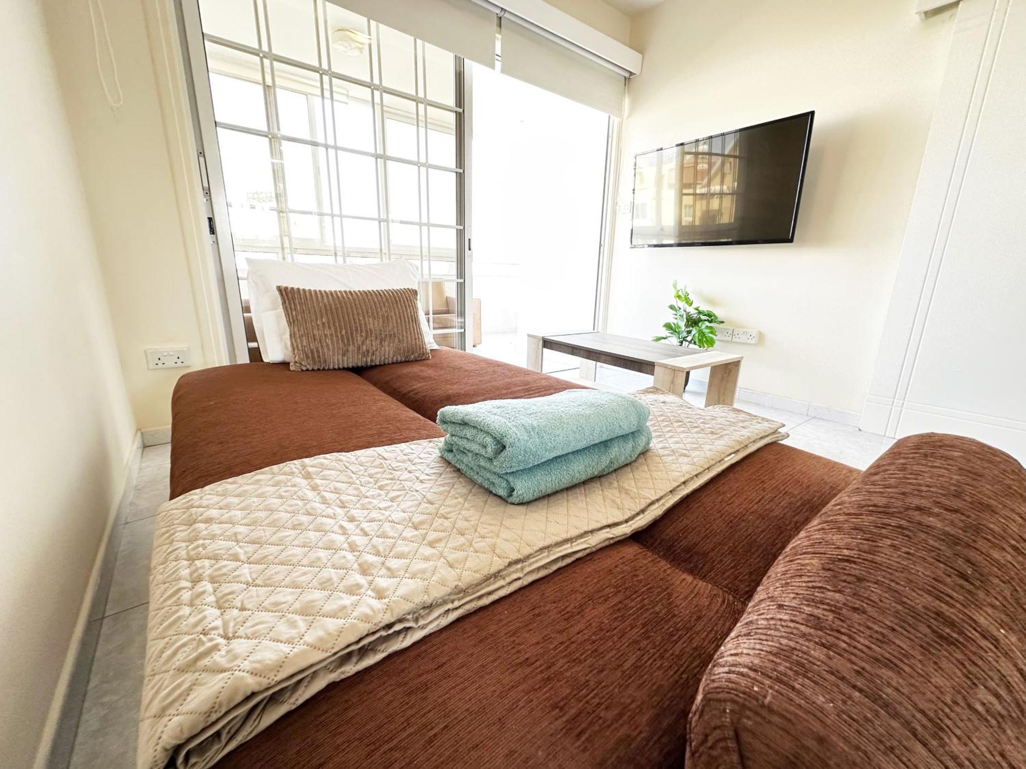 Serenity Sunrise Holiday Apt - Larnaca Bagian luar foto
